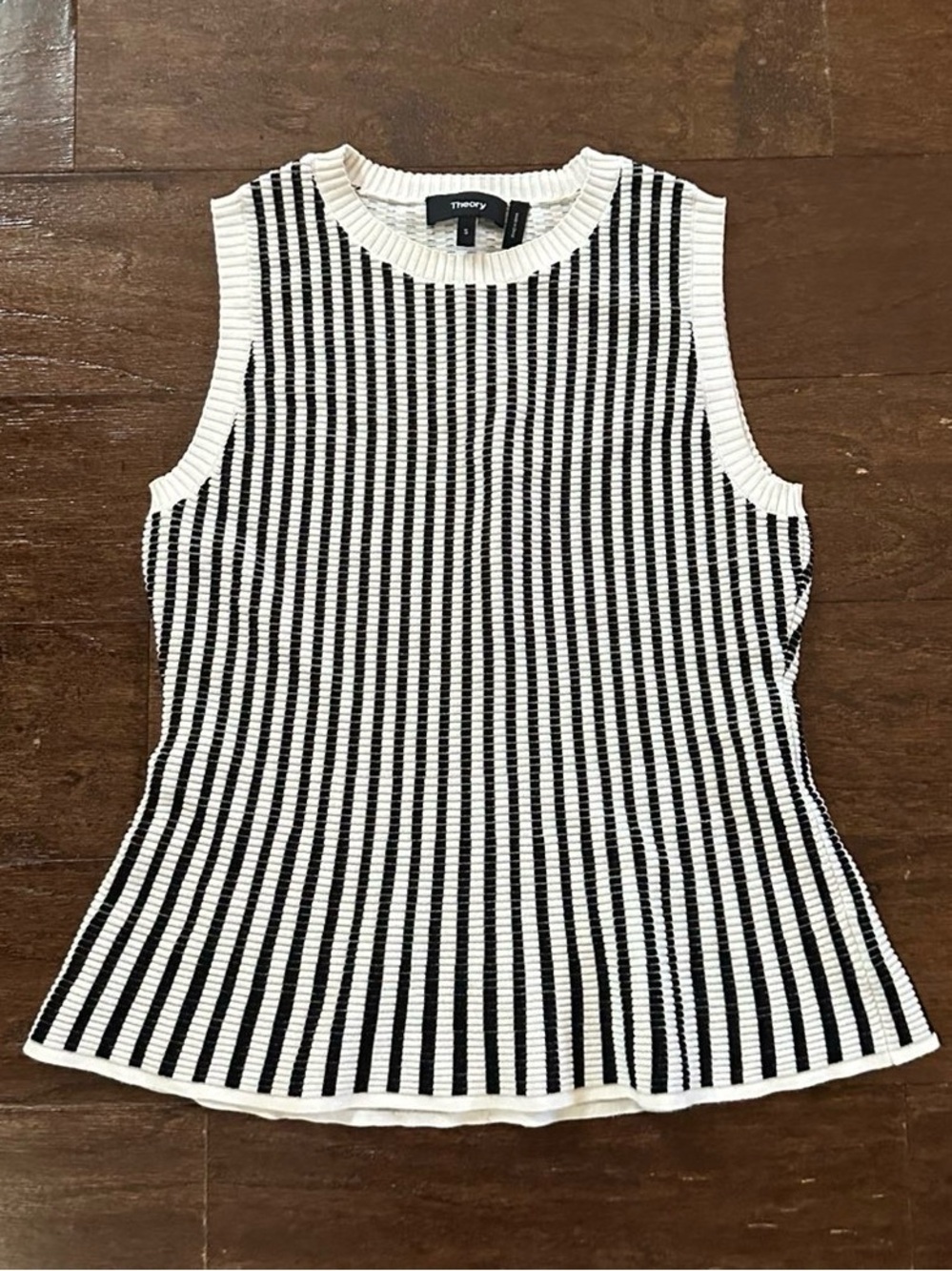 Theory Knit sleeveless Sweater White/Black Striped size Small-Like New - Picture 2 of 7
